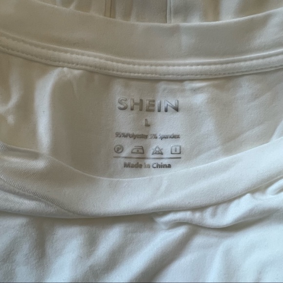 Shein Graphic Tee. - Picture 3 of 3